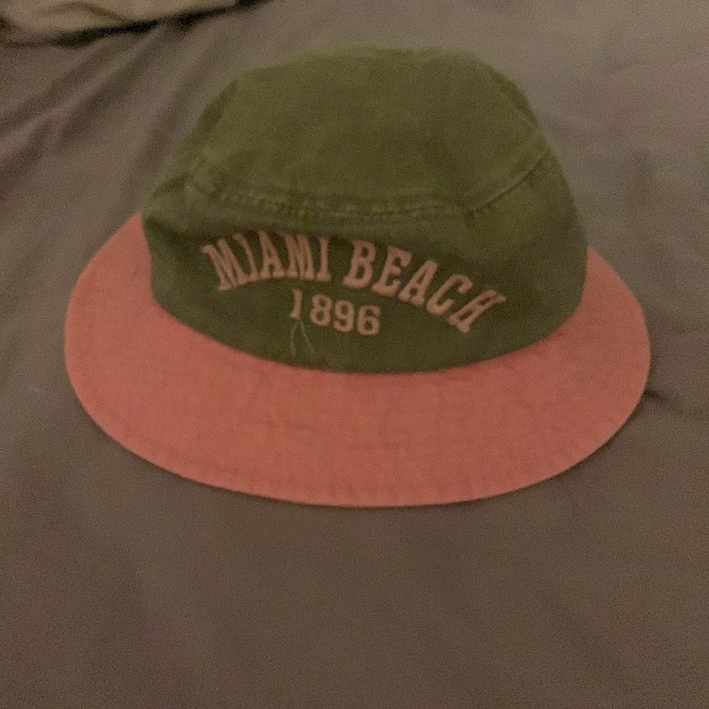 Bucket hat